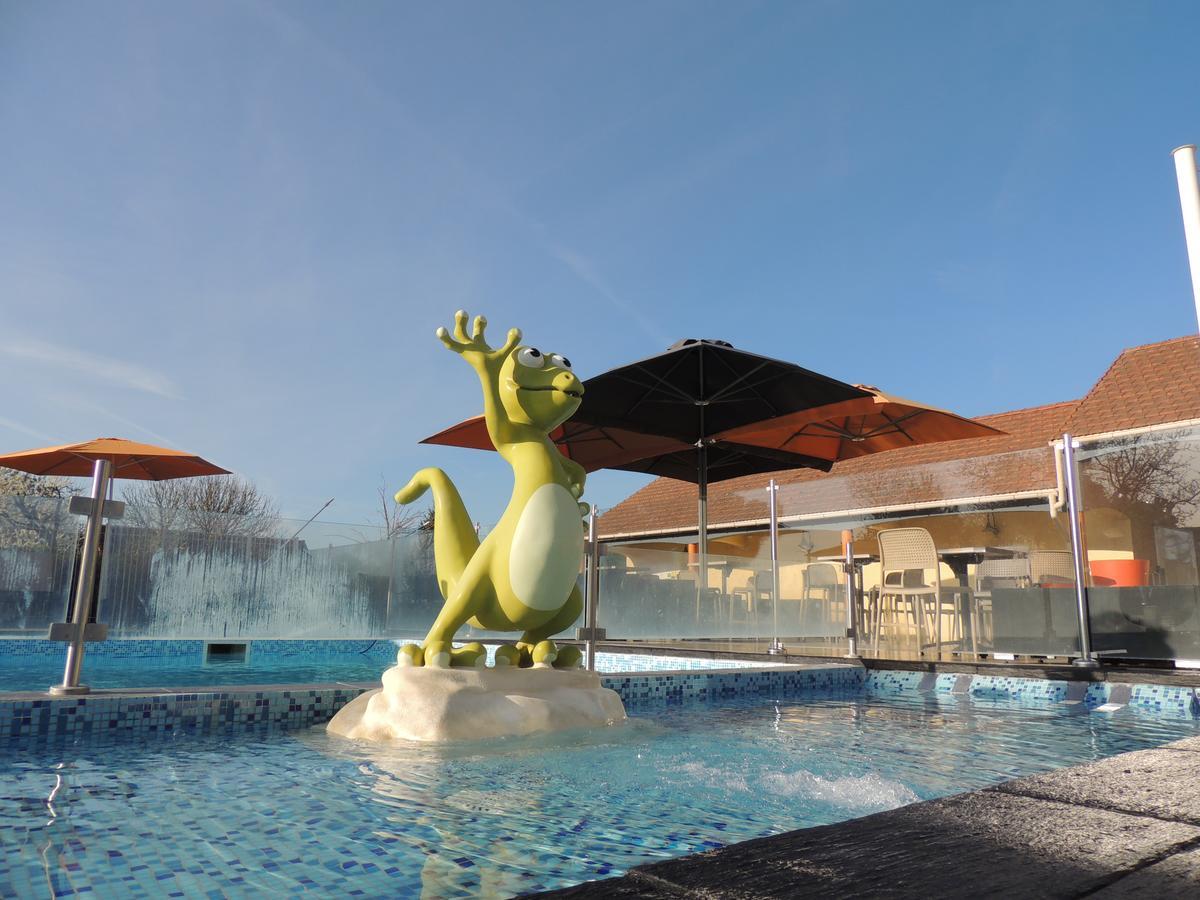 Camping L'Arada Parc Hotel Sonzay Exterior photo
